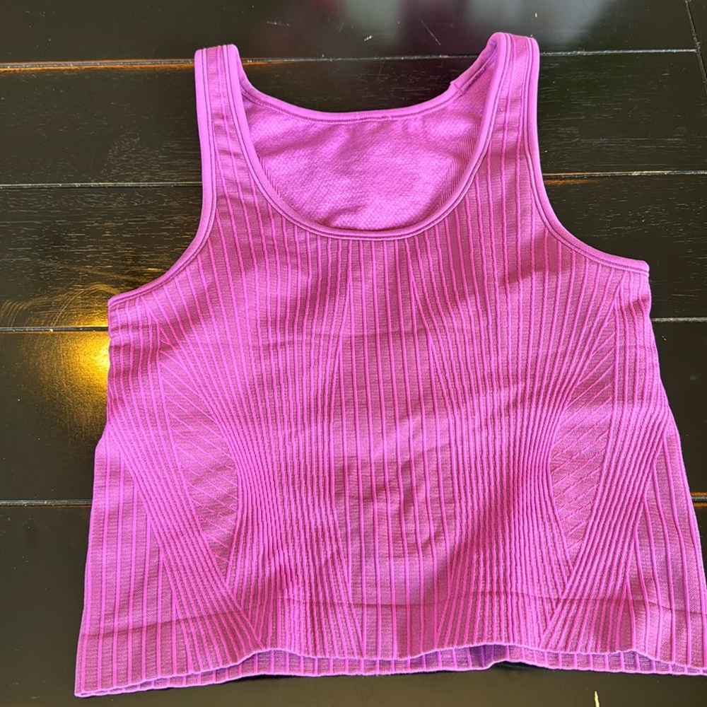 Lululemon ribbed purple tank, Size 6!